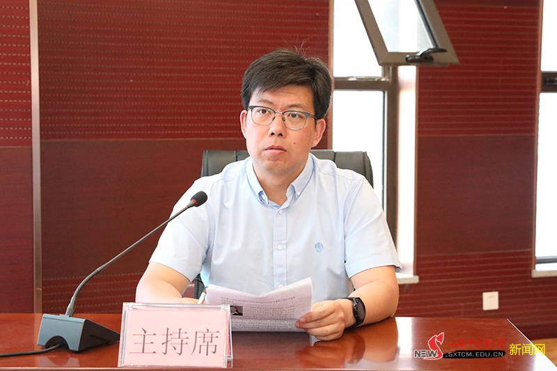 中药与食品工程学院副院长杜晨晖主持报告会通过这次学术交流,进一步